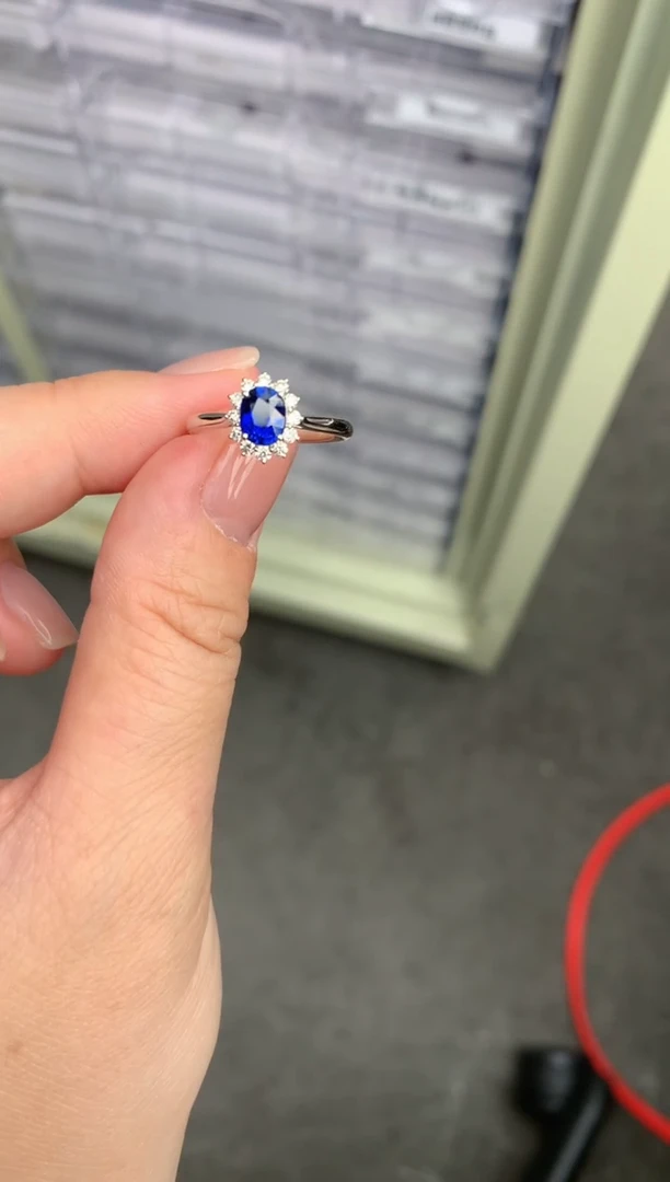 蓝宝石戒指18K金镶嵌80分皇家蓝 GF