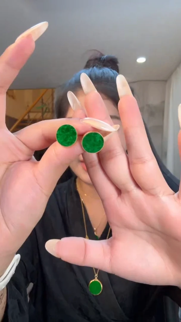 18K金镶嵌翡翠耳饰天然缅甸A货翡翠耳钉