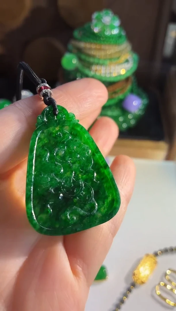 颈饰未镶嵌翡翠吊坠