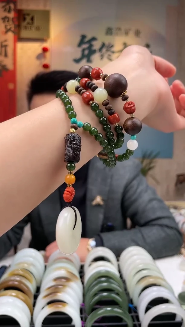 【闪购商品】和田玉颈饰18K金镶嵌碧玉卡6项链配平安扣一条