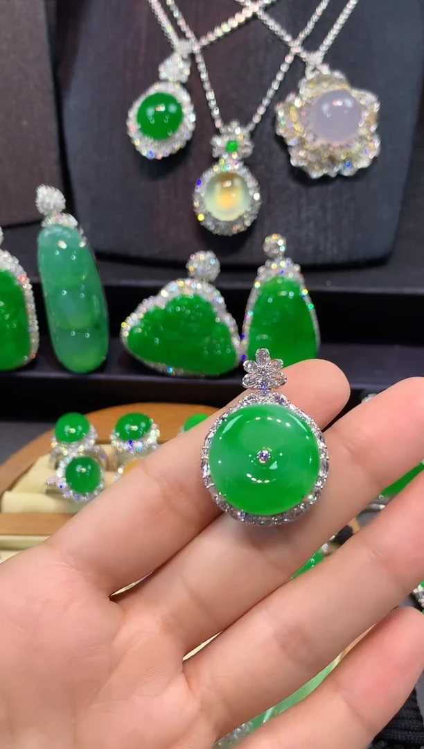 翡翠18K金镶嵌吊坠(不含链)平安扣