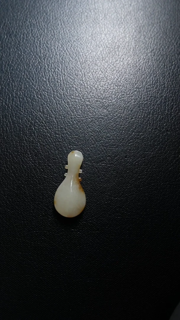 颈饰未镶嵌和田玉琵琶吊坠