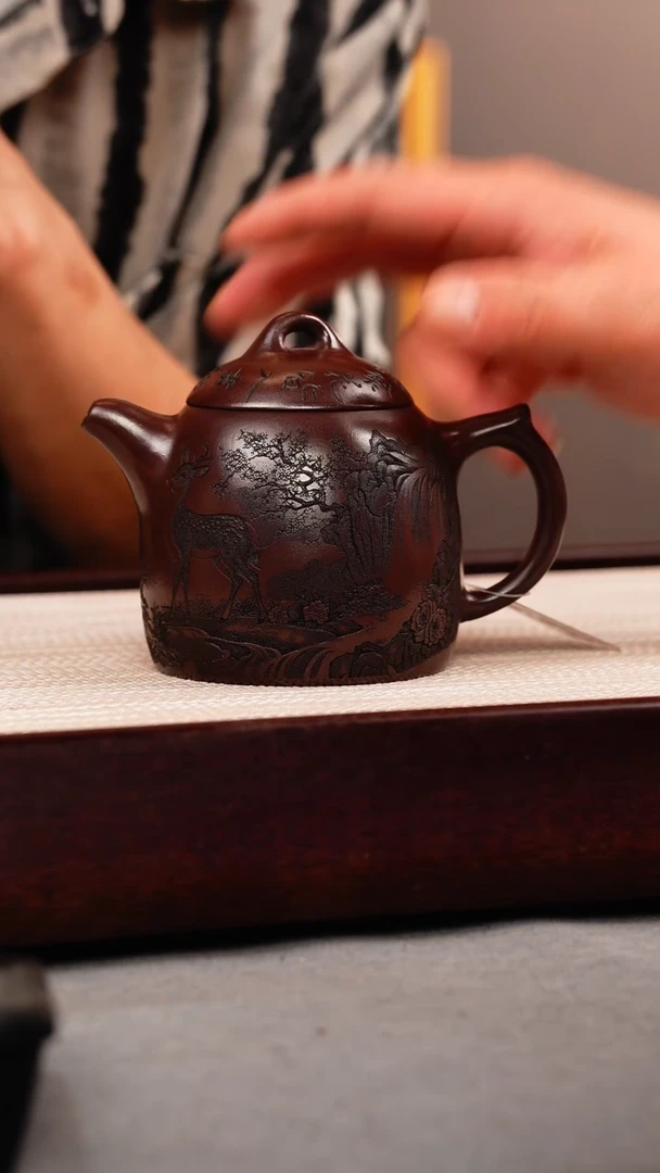 茶壶紫砂石红 秦权 梅花鹿