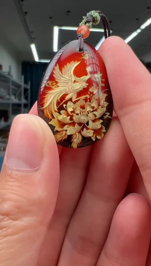 未镶嵌颈饰琥珀凤凰