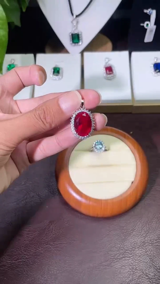 合金颈饰合成钻石红宝吊坠