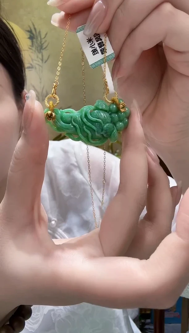 颈饰未镶嵌翡翠吊坠