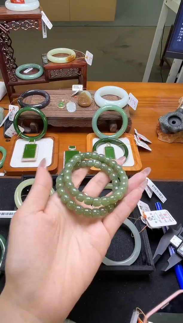 未镶嵌手串和田玉卡9若羌黄口 极限弧 有瑕疵 多样性发一