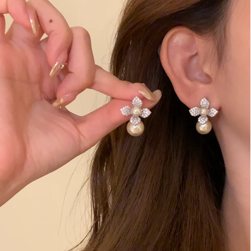 铜合金锆石耳饰 秋冬轻奢闪锆花朵珍珠耳环女气质高级感耳针耳饰