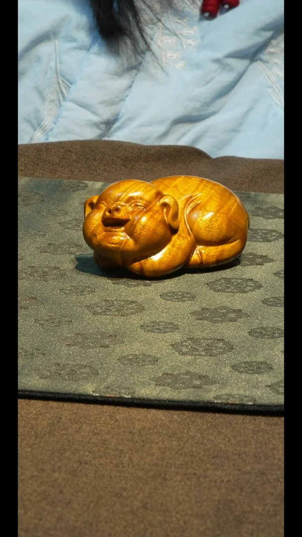 金丝楠枯木料满水波纹福猪