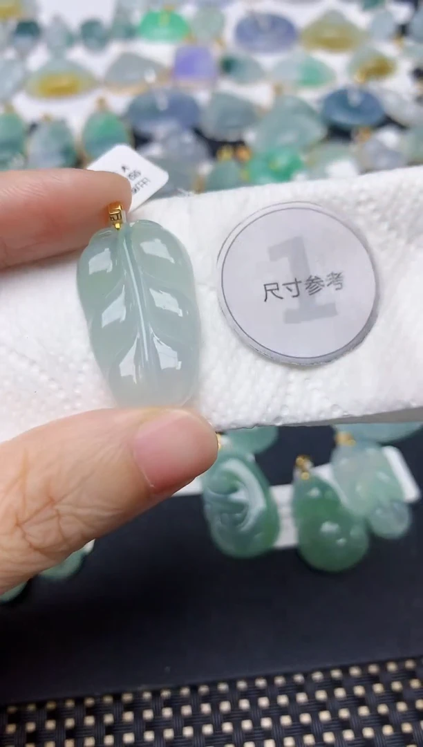翡翠18K金镶嵌颈饰天然缅甸A货翡翠