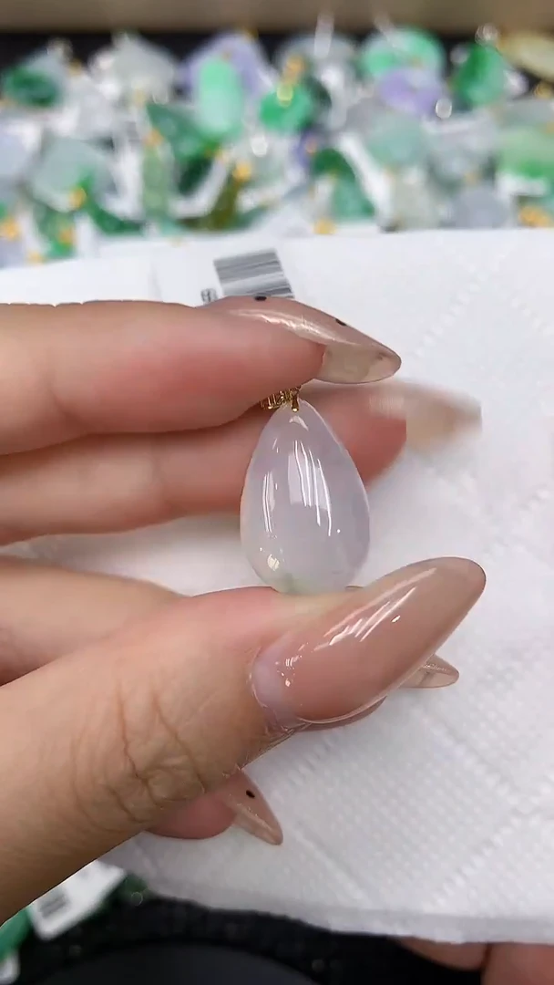 颈饰18K金镶嵌翡翠111111111111