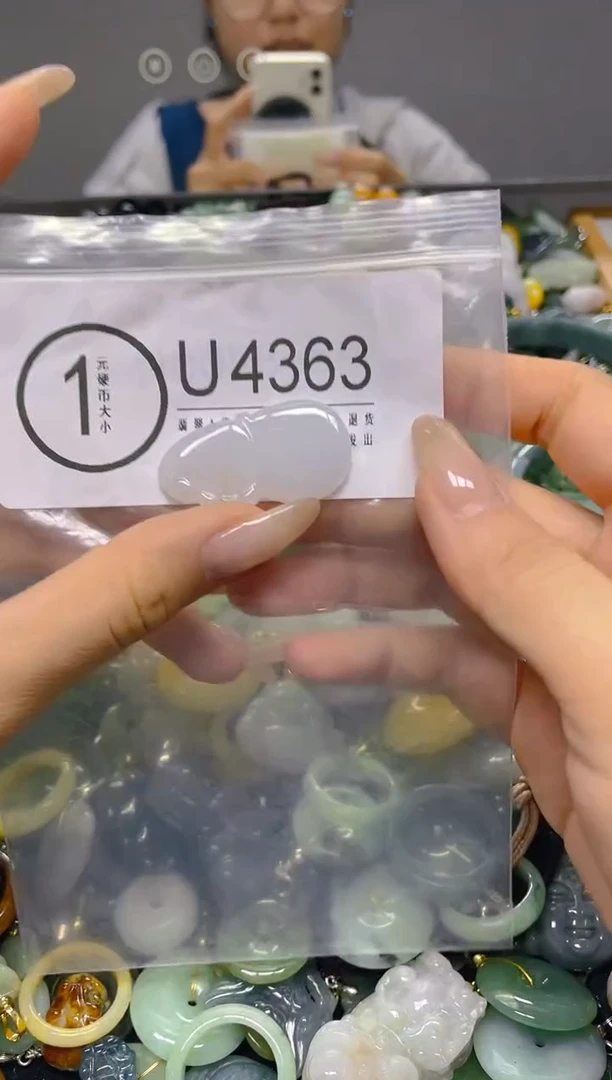颈饰未镶嵌翡翠/ U /翡翠A货，一件也是批发价