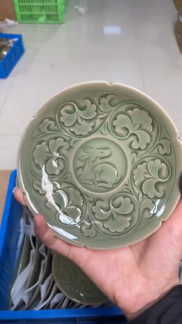 陶瓷纯手工秘色鹿戏牡丹纹壶承（一个）葵口/圆口随机发