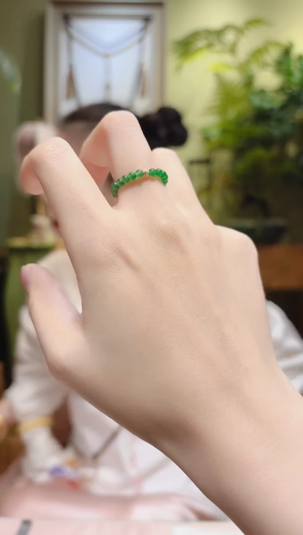 【闪购商品】翡翠戒指18K金镶嵌小米珠翡翠指环T