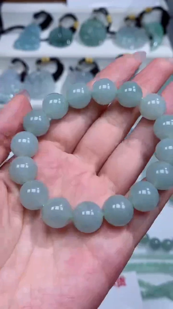 颈饰未镶嵌翡翠手串