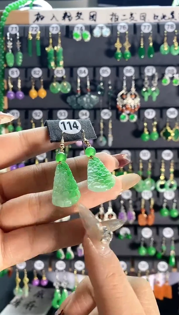 【闪购商品】翡翠颈饰银S925镶嵌114...