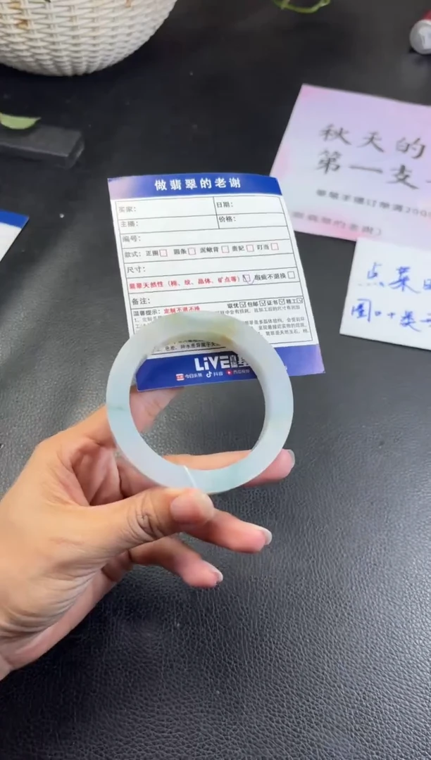 定制翡翠定制手镯不退不换未镶嵌物**华定制手镯不退不换