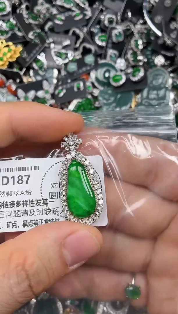 颈饰未镶嵌翡翠D187吊坠