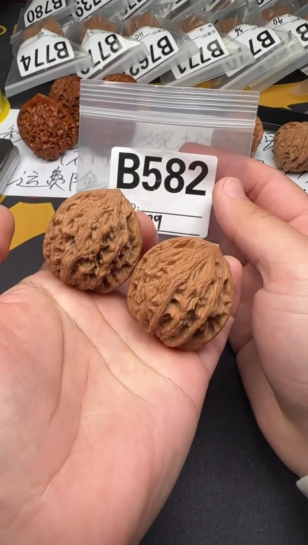 吊坠文玩核桃麦虎39-B582