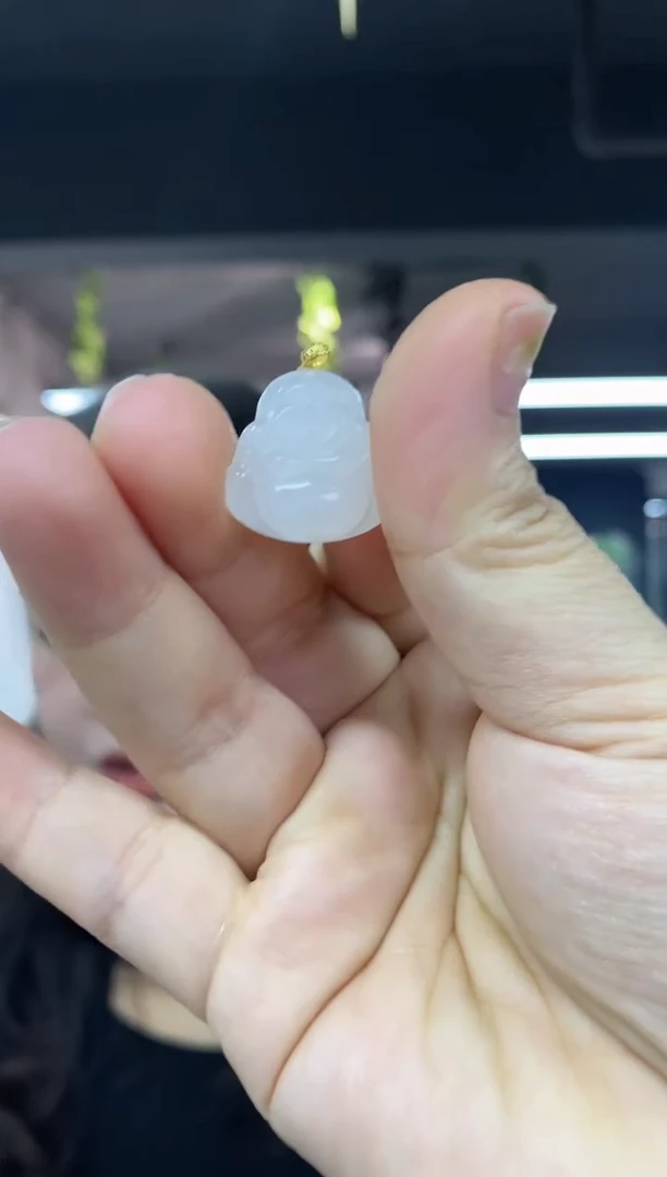 颈饰18K金镶嵌和田玉（白玉）多样性发其一颜色微差