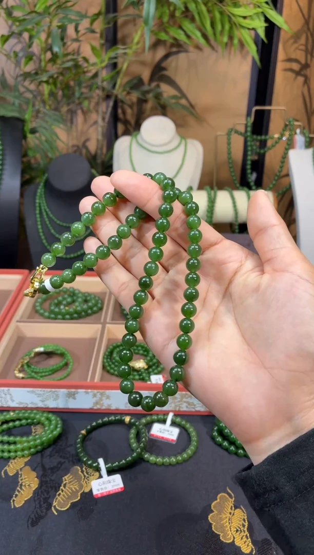 颈饰未镶嵌和田玉（碧玉）8辣绿微矿锁骨链