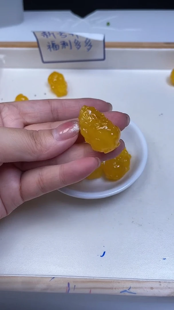 裸石蜜蜡未镶嵌C503 蜜蜡 皮休（通孔) 1个5元