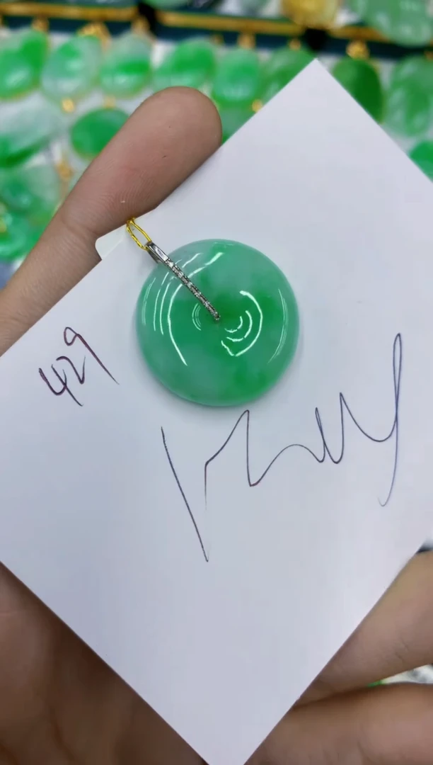翡翠18K金镶嵌颈饰11111111111
