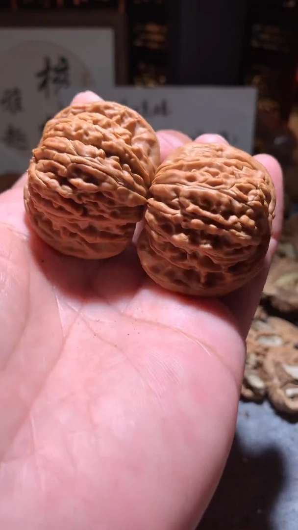 文玩核桃把件【核缘雅趣】42左右汉高楼，同尺寸随机发