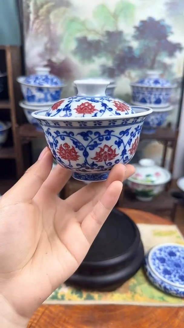 陶瓷青花釉里红缠枝莲两才盖碗