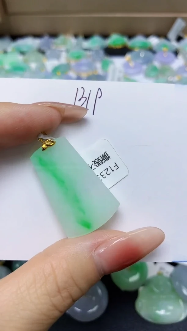 翡翠18K金镶嵌颈饰 天然缅甸翡翠A货