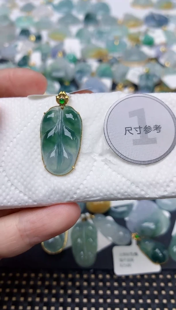 颈饰18K金镶嵌翡翠天然缅甸A货翡翠