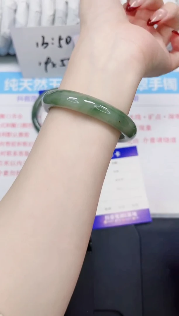 【闪购商品】石英质玉手镯未镶嵌8