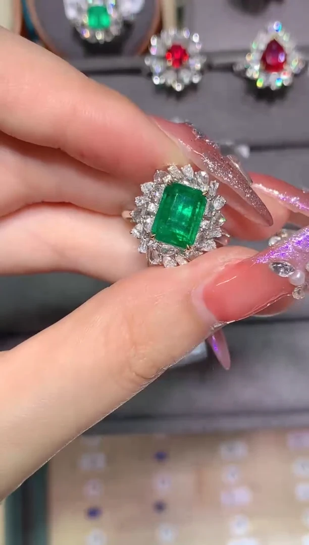 18K金镶嵌戒指祖母绿2.17ct沃顿