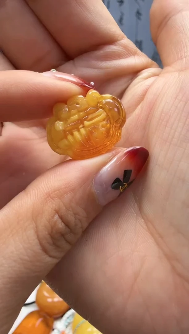 裸石琥珀未镶嵌如图