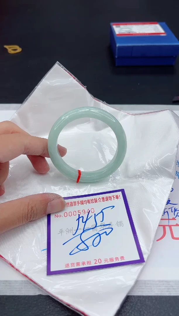 翡翠手镯未镶嵌1
