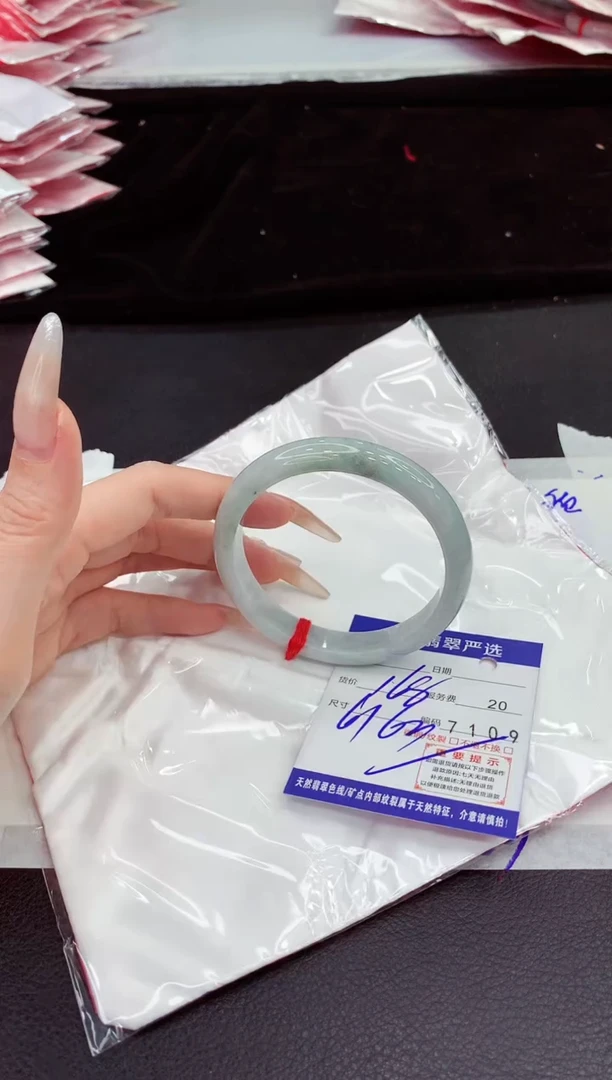 未镶嵌手镯翡翠1