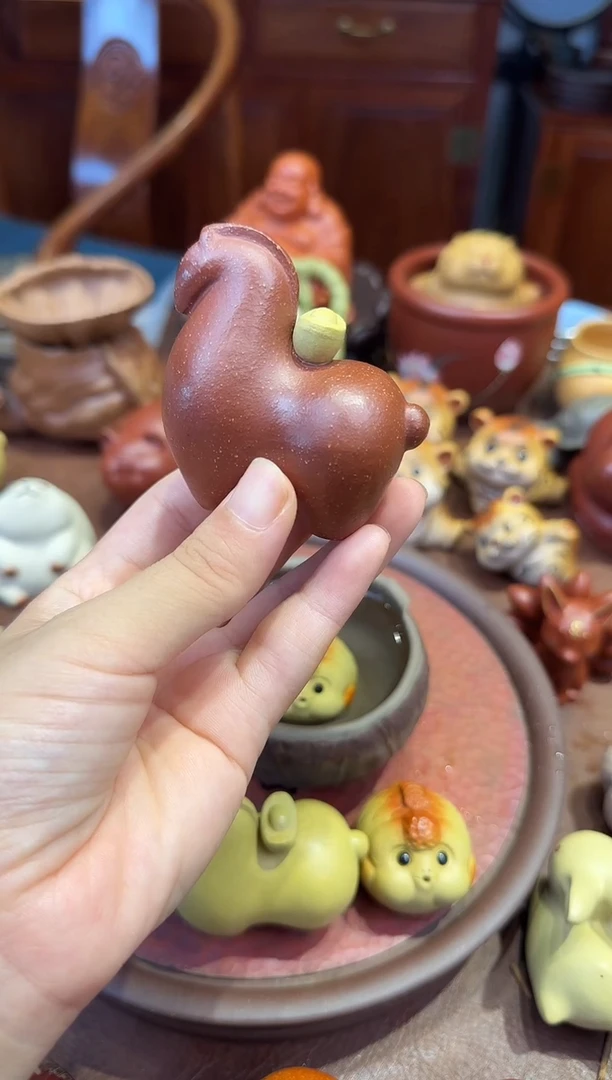 紫砂茶宠红色马上有钱
