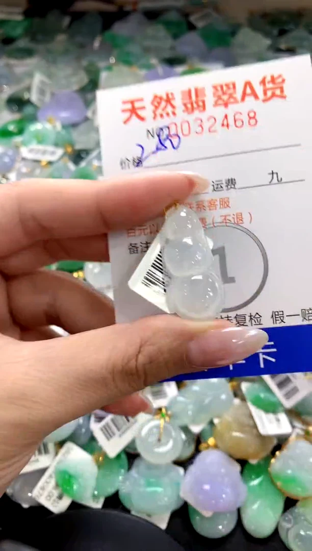颈饰18K金镶嵌翡翠1111111111111111