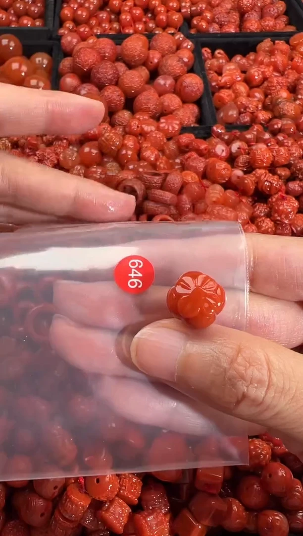 南红玛瑙未镶嵌颈饰1