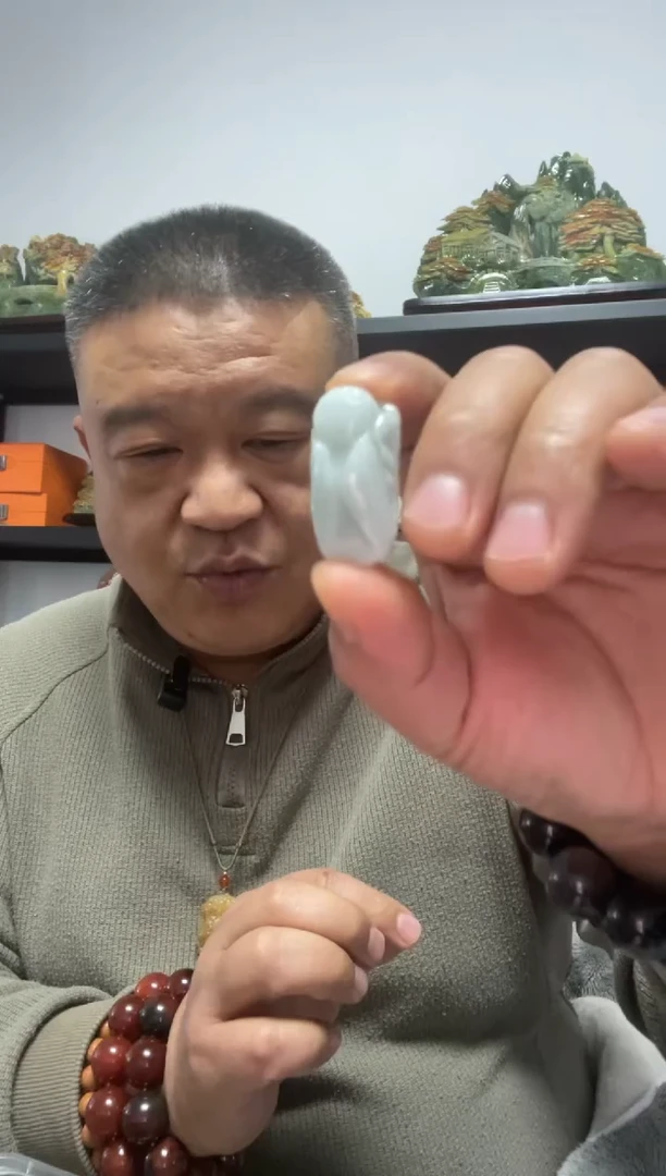 吊坠(赠链)未镶嵌翡翠金蝉精雕吊坠