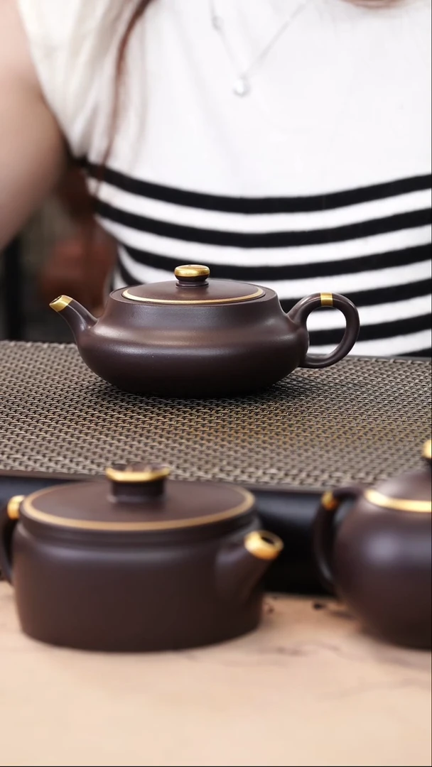 茶壶紫砂四号井茄皮紫泥描金桑盘160cc