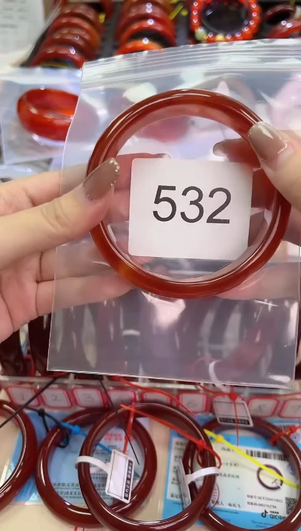 玛瑙/玉髓手镯未镶嵌62圈口*532