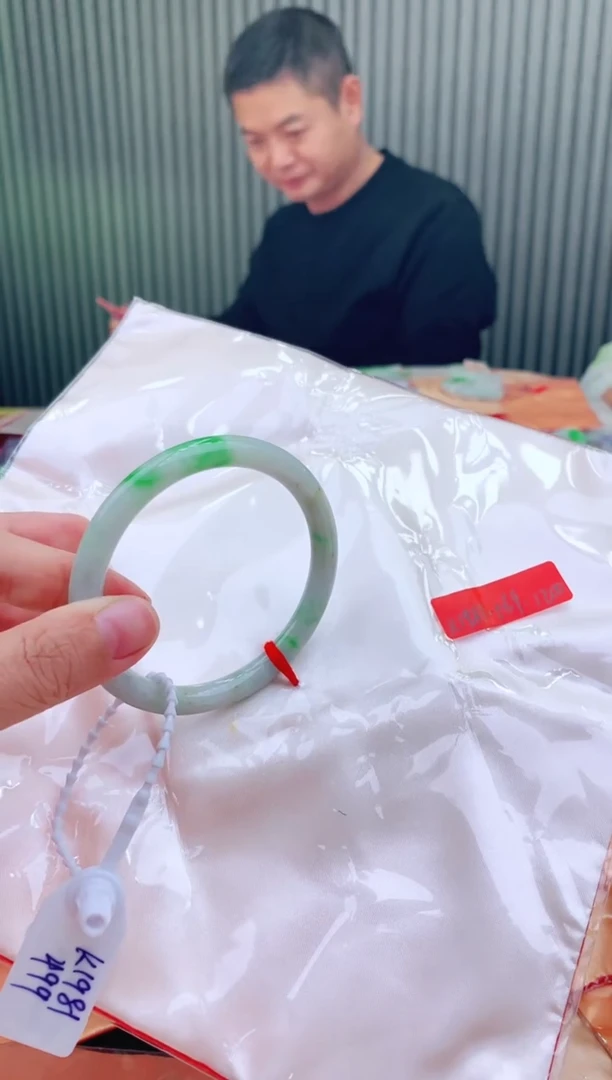 未镶嵌手镯翡翠56+