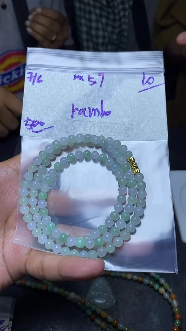 定制翡翠未镶嵌翡翠毛货抛光拍一发一