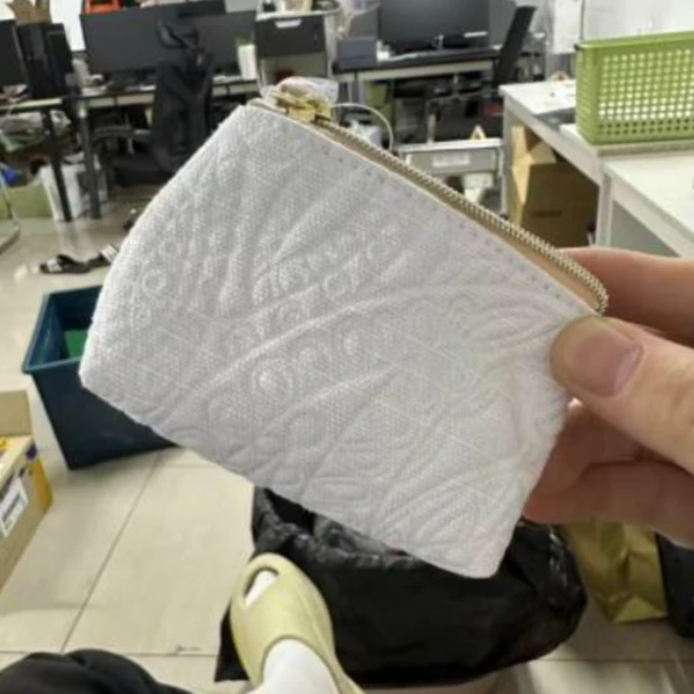 小雅化妆包（白色花纹零钱包）