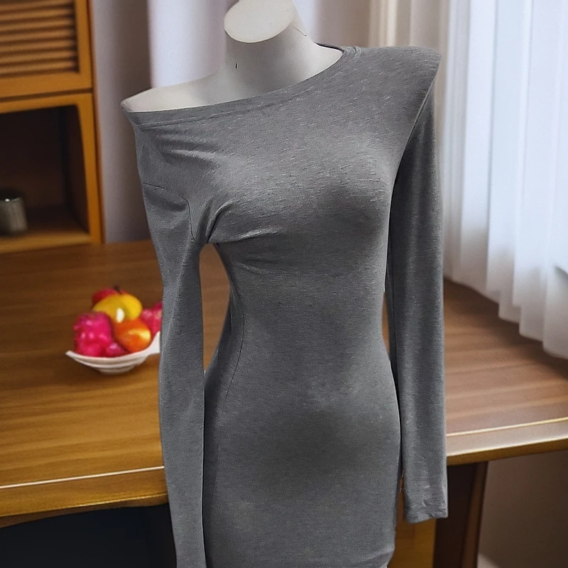 头头女装 灰色裙子可斜肩。#1403