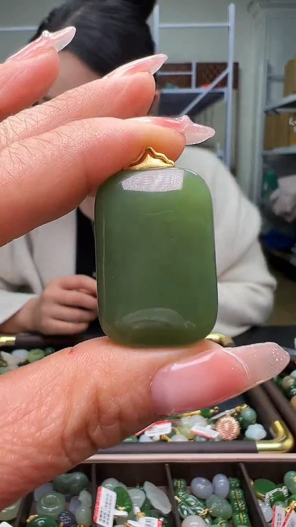 颈饰18K金镶嵌和田玉（多样性发货.发其一)11.14.100