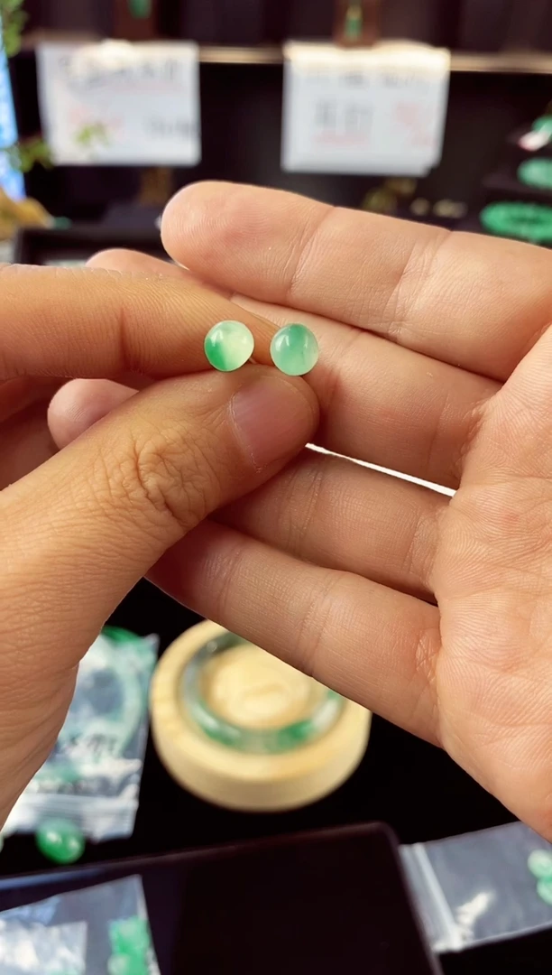 【闪购商品】石英质玉耳钉未镶嵌耳钉