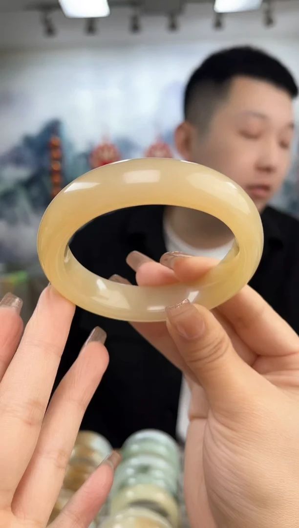 【闪购商品】和田玉手镯未镶嵌58-59圈口仅一只