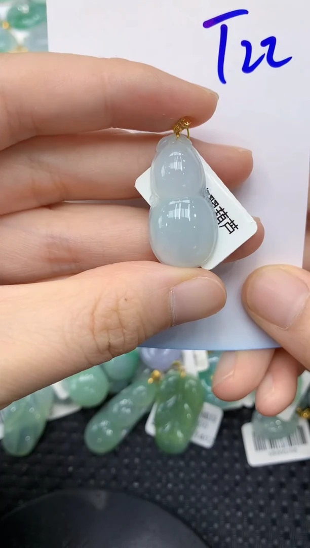 翡翠18K金镶嵌颈饰1111111111